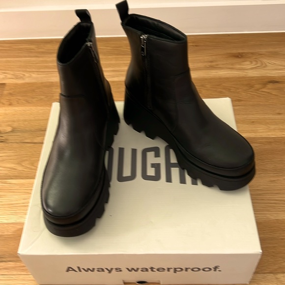 Women’s Cougar Villa Lug platform leather booties. Black. Size 9. Worn once! - Picture 2 of 11